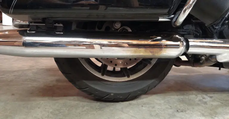 showing the discoloration on the exhaust pipe of a bike with harleys 107 engine