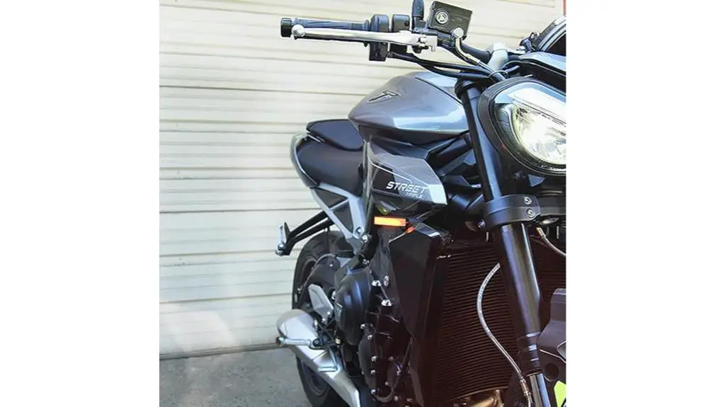 2024 triumph street triple signals